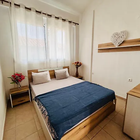 Side Sea View Apartment *